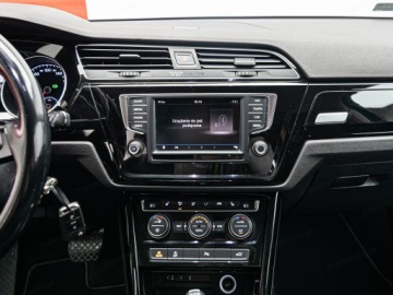 Volkswagen Touran III 1.4 TSI 150KM 2017 VOLKSWAGEN Touran 1.4 TSI Highline DSG 7os. 150KM 2017, zdjęcie 15