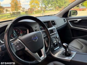 Volvo V60 I Kombi Facelifting 2.0 D4 DRIVE-E 190KM 2015 Volvo V60 Volvo V60 D4 Momentum 2.0 Diesel 190KM, zdjęcie 28
