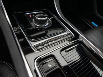 Jaguar XF II Sedan 2.0 i4D 240KM 2019 JAGUAR XF 2.0 AWD R-Sport aut Sedan 241KM 2019, zdjęcie 25