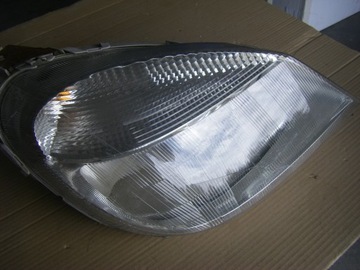LAMPA PRAWA MERCEDES VANEO 0301189202