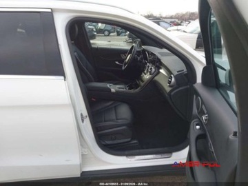 Mercedes GLC C254/X254 2022 Mercedes-Benz GLC 2022 r., 300 4MATIC SUV 2.0 Benzyna 255KM, zdjęcie 8