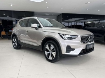 Volvo XC40 Crossover Plug-In Facelifting 1.5 T4 211KM 2022 Volvo XC 40 T4 Start Plug In Kamera cofania Ambiente Nawigacja CarPlay, zdjęcie 4