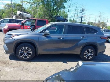 Toyota Highlander III 2024 Toyota Highlander XLE 2024 2.4l 2.4 Benzyna 265KM, zdjęcie 2