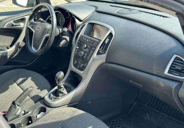 Opel Astra H Sedan 1.7 CDTI 110KM 2010 Opel Astra 1.7 Diesel, 2010 1.7 Diesel 110KM, zdjęcie 4