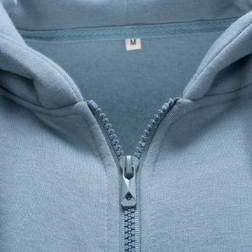 BL08 г. L ОДНОТОННАЯ ТОЛСТОВКА НА МОЛНИИ С КАПЮШОНОМ.