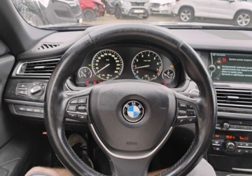BMW Seria 7 F01 Sedan 750i 407KM 2011 BMW Seria 7 2011r, 4.4 Benzyna. X-DRIVE. Lekko uszkodzony tyl. Jezdzi., zdjęcie 15