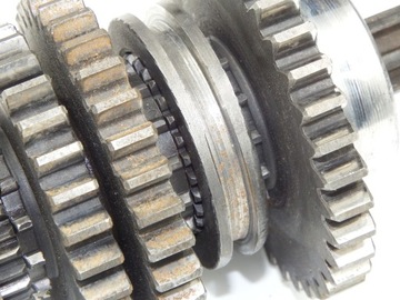 НОВЫЙ ВЫХОДНОЙ ВАЛ ТРАНСМИССИИ В КОМПЛЕКТЕ М72, УРАЛ