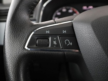 Seat Arona Crossover 1.0 EcoTSI 95KM 2019 Seat Arona navigacja klimatyzacja czujniki, zdjęcie 29