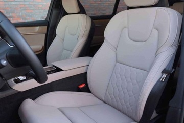 Volvo XC90 II SUV Plug-In Facelifting 2024 2.0 T8  455KM 2025 VOLVO XC90 AWD Plug-In Hybrid Plus Bright 7os 2.0 (455KM) 2025, zdjęcie 4