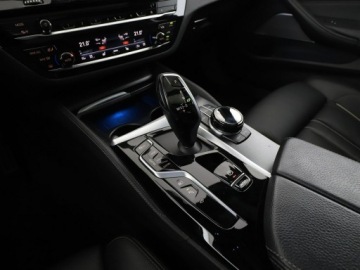 BMW Seria 5 G30-G31 Touring Plug-In 2.0 530e 292KM 2021 BMW 530 FV23% M Sport automat PHEV skóra panorama, zdjęcie 32