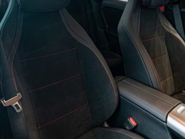 Mercedes CLA C118/X118 2025 MERCEDES-BENZ CLA 200 AMG Line Sedan 1.5 (163KM) 2025, zdjęcie 4