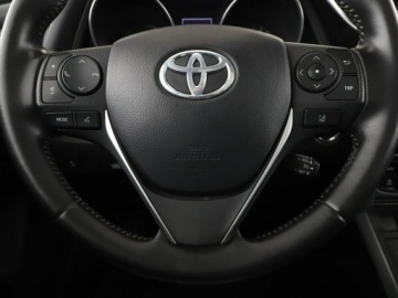 Toyota Auris II Touring Sports Facelifting 1.8 Hybrid 136KM 2015 Toyota Auris lift navi kamera panorama hak, zdjęcie 20
