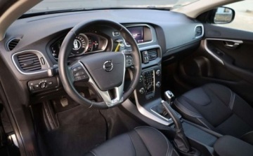 Volvo V40 II 2019 Volvo V40 Volvo V40 T2 Linje Svart 2.0 Benzyna 122KM, zdjęcie 24