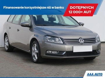 Volkswagen Passat B7 Variant 1.6 TDI CR DPF BlueMotion 105KM 2014 VW Passat 1.6 TDI, Salon Polska, Xenon, Bi-Xenon