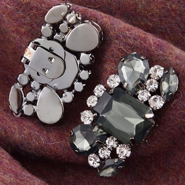 Украшения с блестками. Зажим для обуви с шипами.