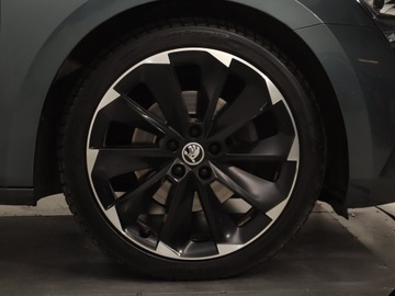 Skoda Superb III Scout 2.0 TDI SCR 200KM 2021 Skoda Superb 2.0 TDI, 197 KM, 4X4, Automat, zdjęcie 14