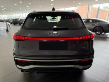 Audi Q5 II SUV Facelifting 2.0 40 TDI 204KM 2025 AUDI Q5 TDI quattro S line Suv 2.0 (204KM) 2025, zdjęcie 1