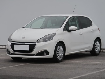 Peugeot 208 I Hatchback 5d Facelifting 1.2 PureTech 82KM 2015 Peugeot 208 1.2 PureTech, Salon Polska, Klima, zdjęcie 1