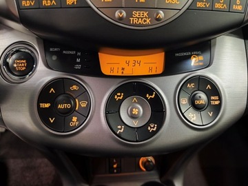 Toyota RAV4 III MPV 2.0 i 16V 152KM 2006 Toyota Rav 4 2.0 benzyna, 105 tys km, Pełny serwis, zdjęcie 12