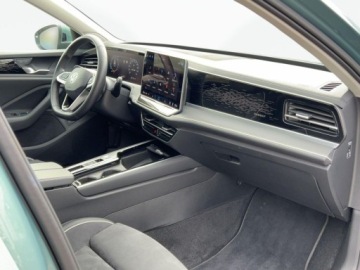 Volkswagen Passat B8 Variant Facelifting 2.0 TDI SCR 150KM 2025 Volkswagen Passat Variant 2.0TDI 150KM Elegance DSG SerwisASO Acc Matrix N, zdjęcie 17