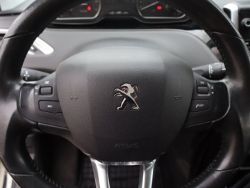 Peugeot 2008 I SUV Facelifting 1.2 PureTech 110KM 2017 Peugeot 2008 1.2 PureTech, Salon Polska, Navi, zdjęcie 16