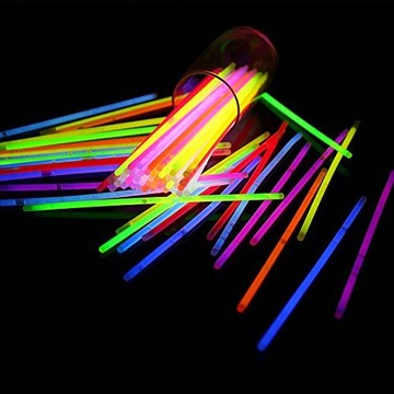 BRANSOLETKI OPASKI ŚWIECĄCE FLUORESCENCYJNE PAŁECZKI ŚWIETLIK URODZINY 1szt