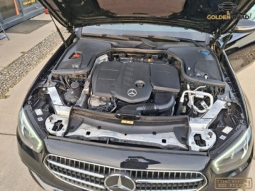 Mercedes Klasa E W213 Limuzyna Facelifting 2.0 E220d 194KM 2021 Mercedes-Benz Klasa E E220 d 194KM panorama navi digital lift alu skora gr, zdjęcie 29