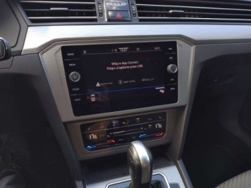 Volkswagen Passat B8 2022 Volkswagen Passat Variant Kamera Cofania Podgrzewane fotele NISKI PRZEBIEG, zdjęcie 18