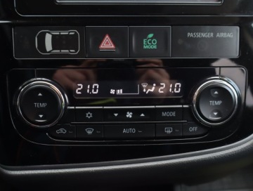 Mitsubishi Outlander III SUV Facelifting 2015 2.2 DI-D 150KM 2016 Mitsubishi Outlander 2.2 DI-D, Salon Polska, zdjęcie 12