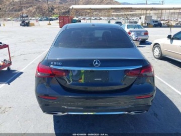 Mercedes Klasa E W213 2021 Mercedes-Benz Klasa E 350 2021 2.0l 2.0 Benzyna 255KM, zdjęcie 4