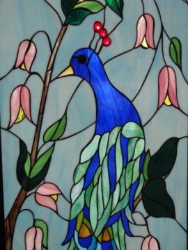 Витражное панно «Павлин» витражное остекление двери