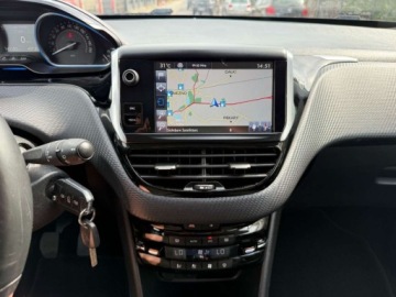 Peugeot 2008 I SUV 1.2 PureTech 82KM 2015 Peugeot 2008 PURETECH NAWIGACJA KLIMATRONIC PARKTRONIC PRZOD TYL POLSKORY, zdjęcie 15