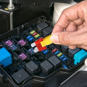 ZESTAW BEZPIECZNIKÓW SAMOCHODOWYCH 180 EL. 2A-40A+PRÓBNIK