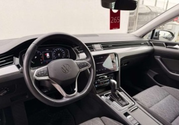 Volkswagen Passat B8 Variant Facelifting 1.5 TSI EVO 150KM 2022 Volkswagen Passat Matrix-LED Kamera Czujniki Travel Assist FVAT23 Sal, zdjęcie 16