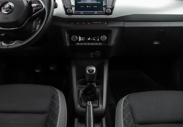 Skoda Fabia III Kombi Facelifting 1.0 TSI 95KM 2021 Skoda Fabia 1.0TSI 95KM Ambition Plus, Kamera Cofania, Czujniki Parkowania, zdjęcie 15