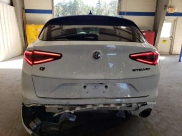Alfa Romeo Stelvio SUV Facelifting 2.0 Turbo 280KM 2021 Alfa Romeo Stelvio 2021, 2.0L, 4x4, TI, od ubezpieczalni 2.0 Benzyna 280KM, zdjęcie 4