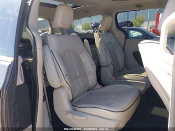 Chrysler Pacifica II 2017 Chrysler Pacifica Hybrid Platinum 2017 3.6l 3.6 Hybryda 260KM, zdjęcie 12