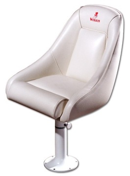 Кресло для яхты с обивкой из водонепроницаемой кожи.