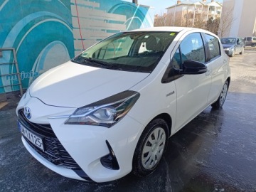 Toyota Yaris III Hatchback 5d Facelifting 2017 1.5 Hybrid 100KM 2018 Toyota Yaris hybrid 2018 po serwisie bezwypadkowy Salon PL Serwis, zdjęcie 15