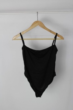 BODY GŁADKIE NA RAMIĄCZKACH S 454