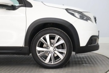 Peugeot 2008 I SUV Facelifting 1.2 PureTech 110KM 2016 Peugeot 2008 1.2 PureTech, Salon Polska, Skóra, zdjęcie 14