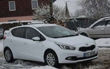 Kia Ceed II Hatchback 5d Facelifting 1.4 DOHC 100KM 2015 Kia Ceed 1.4B 2015r Kamera 2 Kpl Kol Grzane Fotele i Kierownica Sprowadzony
