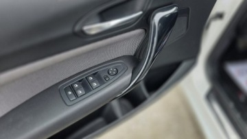 BMW Seria 1 F20-F21 Hatchback 5d 118i 170KM 2012 BMW 118 climatronic biała perła bixsenon duza, zdjęcie 15