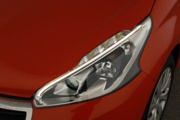 Peugeot 208 I Hatchback 5d Facelifting 1.2 PureTech 82KM 2016 Peugeot 208 1.2 PureTech, Salon Polska, Klima, zdjęcie 15