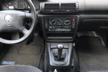 Volkswagen Passat B5 Kombi 1.8 20V 125KM 1998 VW Passat 1.8, Podgrzewane siedzienia, zdjęcie 11