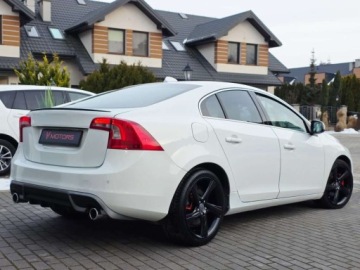 Volvo S60 II Sedan 2.0 D3 163KM 2012 Volvo S60 ___R-Design___2.0 D4 163KM___Bi-Xenon Skora Navi Alu18 Black___, zdjęcie 4