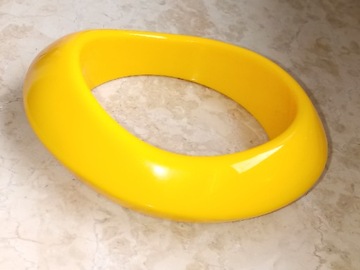 Gruba szeroka żółta neonowa retro bransoletka plastikowa akrylowa letnia