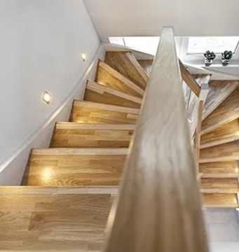 ЛЕНТА ПРОТИВОСКОЛЬЗЯЩАЯ 50/18 ДЛЯ ЛЕСТНИЦ, ЧЕРНАЯ, предупредительная, ПРОЧНАЯ ВНЕШНЯЯ