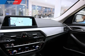 BMW Seria 5 G30-G31 Limuzyna 518d 150KM 2018 BMW Seria 5 518dSpryskiwacze ReflektorowSystem Nawigacji Business 2.0, zdjęcie 11