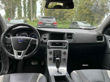 Volvo V60 I Kombi 2.0 D3 163KM 2011 Volvo V60 Volvo V60 R-design 2,0 Diesel 5 Cylindrow Automat Zamiana 2.0, zdjęcie 2